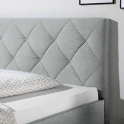 Lit Capitonnée Monteverde 32 Lit Capitonnée Monteverde -Promos Déco Vestiaire Boutique 1000176462 190628 16023800084 GALLERYIMAGES P000000001000176462