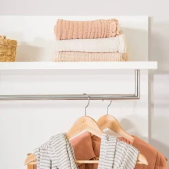 Porte-manteau Mural LINDHOLM à étagère -Promos Déco Vestiaire Boutique 1000364014 230913 024 MOOD DETAILS P000000001000364014 mood