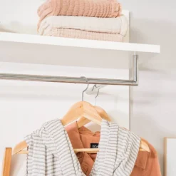 Porte-manteau Mural LINDHOLM à étagère -Promos Déco Vestiaire Boutique 1000364014 230913 025 MOOD DETAILS P000000001000364014 mood