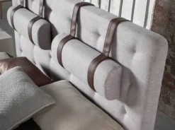 Lit Rembourré En Tissu Avec Repose-tête -Promos Déco Vestiaire Boutique 1c167969b7dd4891b1cb429915edbd9a