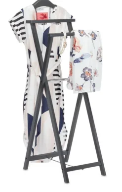 Valet De Chambre Blanc Pliable -Promos Déco Vestiaire Boutique 22fbf4c7fcb54c798273fce3a94ec054.cropped 397 164 1483 2320.processed