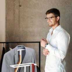 Valet De Nuit En Bois & Métal Blanc -Promos Déco Vestiaire Boutique 6f36f6df657c431ab8c2daeb41eb55ae