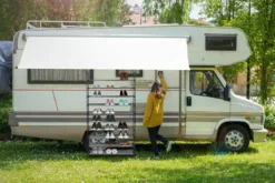 Systéme D'emboîtment étagère Chaussures -Promos Déco Vestiaire Boutique b5c7a90c648e42efbd0a8e126b9d6029