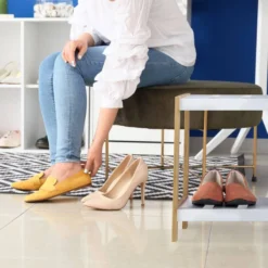 Étagère à Chaussures 2 Niveaux -Promos Déco Vestiaire Boutique fccaa9ed91f04768aa82ff46dd137c56